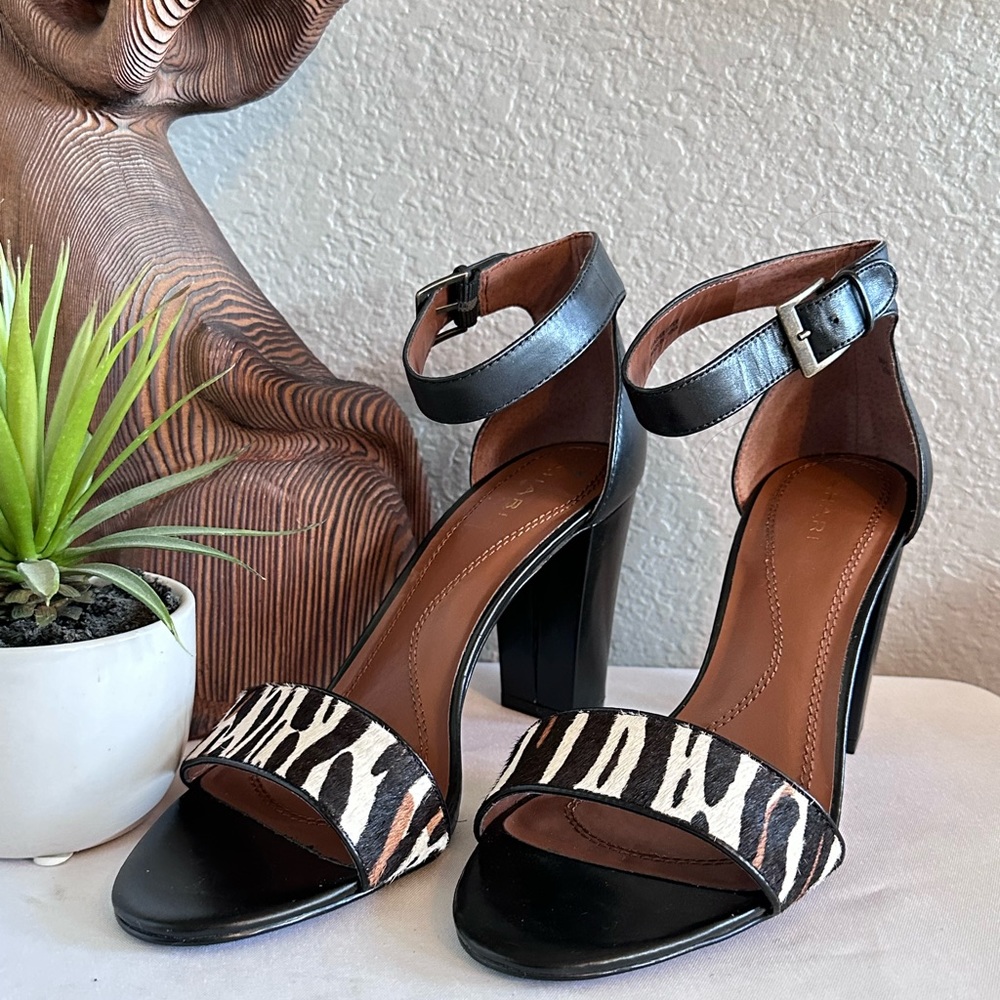 Like New Tahari Cheetah Pony Hair & Black Leather Ankle Strap Block Heels Sz 10